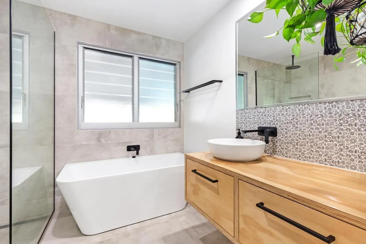 Styled 3 Bedroom Tropical Family Home W Pool At Coolum Coolum Beach Σπίτι διακοπών